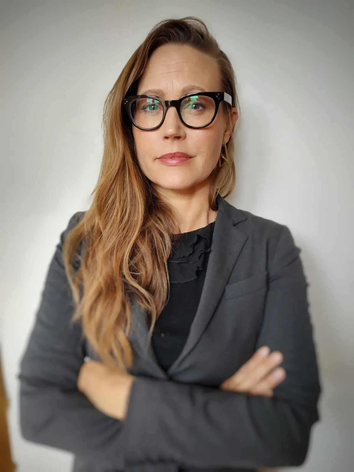 Foto av Dr. Gry Hasselbalch som er forfatter og forsker på digital etikk.