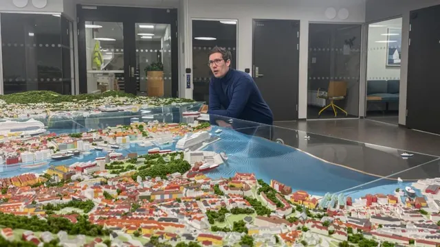 Byråd for klima, miljø og byutvikling, Thor Haakon Bakke, håper mange vil komme og se den nye 3D-modellen. Foto: Agnete Helene Matre / Bergen kommune.