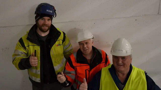 Fra venstre: Lars Andreas Albretsen (anleggsleder), Odd Magne Hommelsgård (driftstekniker) og Tore Smeland (enhetsleder samfunn og infrastruktur). Foto: Kjell M. Jacobsen
