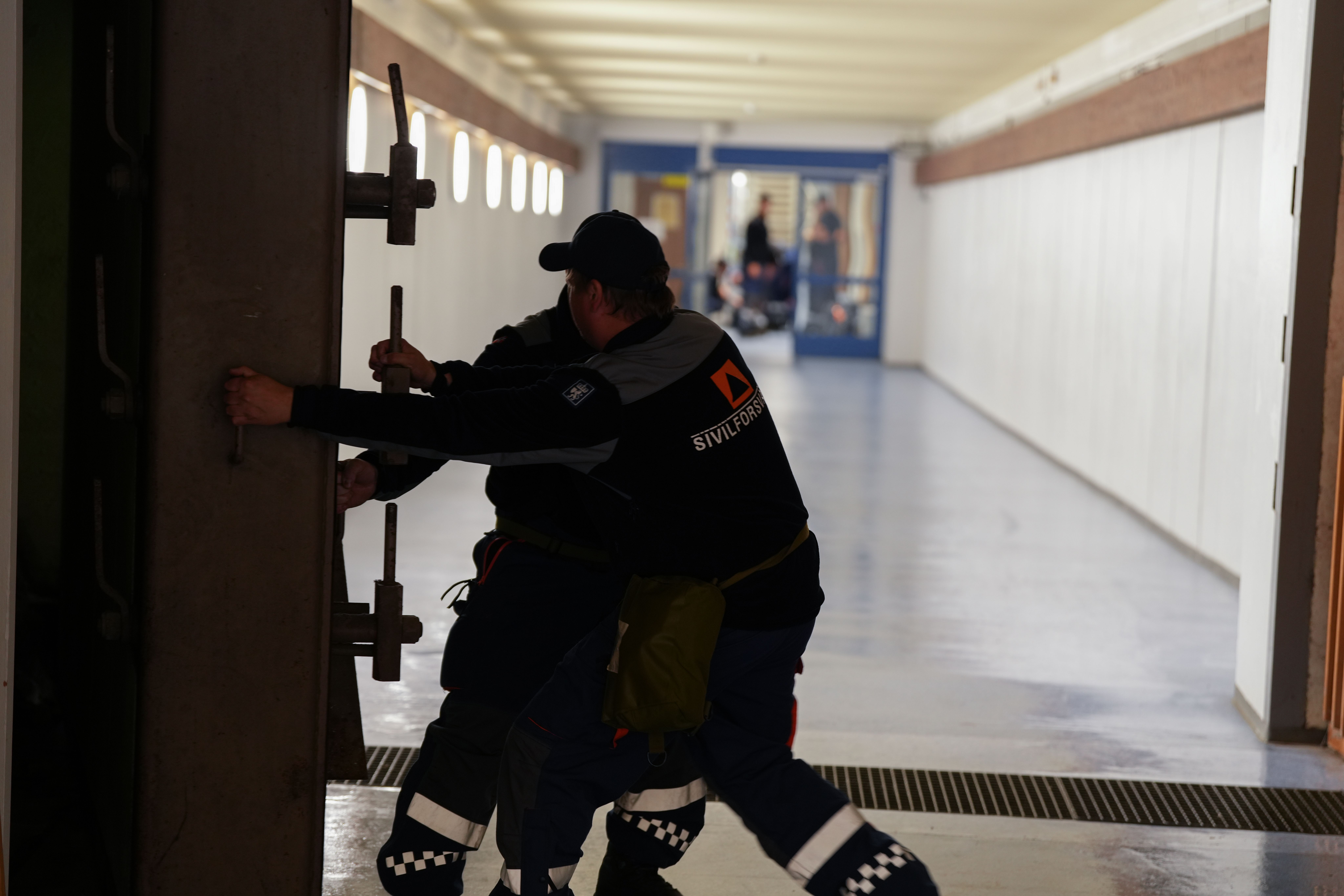 Bildene er fra tilfluktsrommet i Skårerhallen i Lørenskog under Øvelse Hovedstad i 2023. Foto: Stian Olberg/DSB