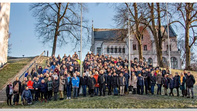 Ansatte i Etat for bygg og eiendom samlet i Lykkebergparken i Fredrikstad kommune. Foto: Fredrikstad kommune