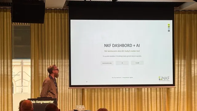 Per Ove Akselvoll viser hvordan kommunene nå kan se, sammenstille og snakke med sine bygningsdata. Her under GoforIT, 8.sept.