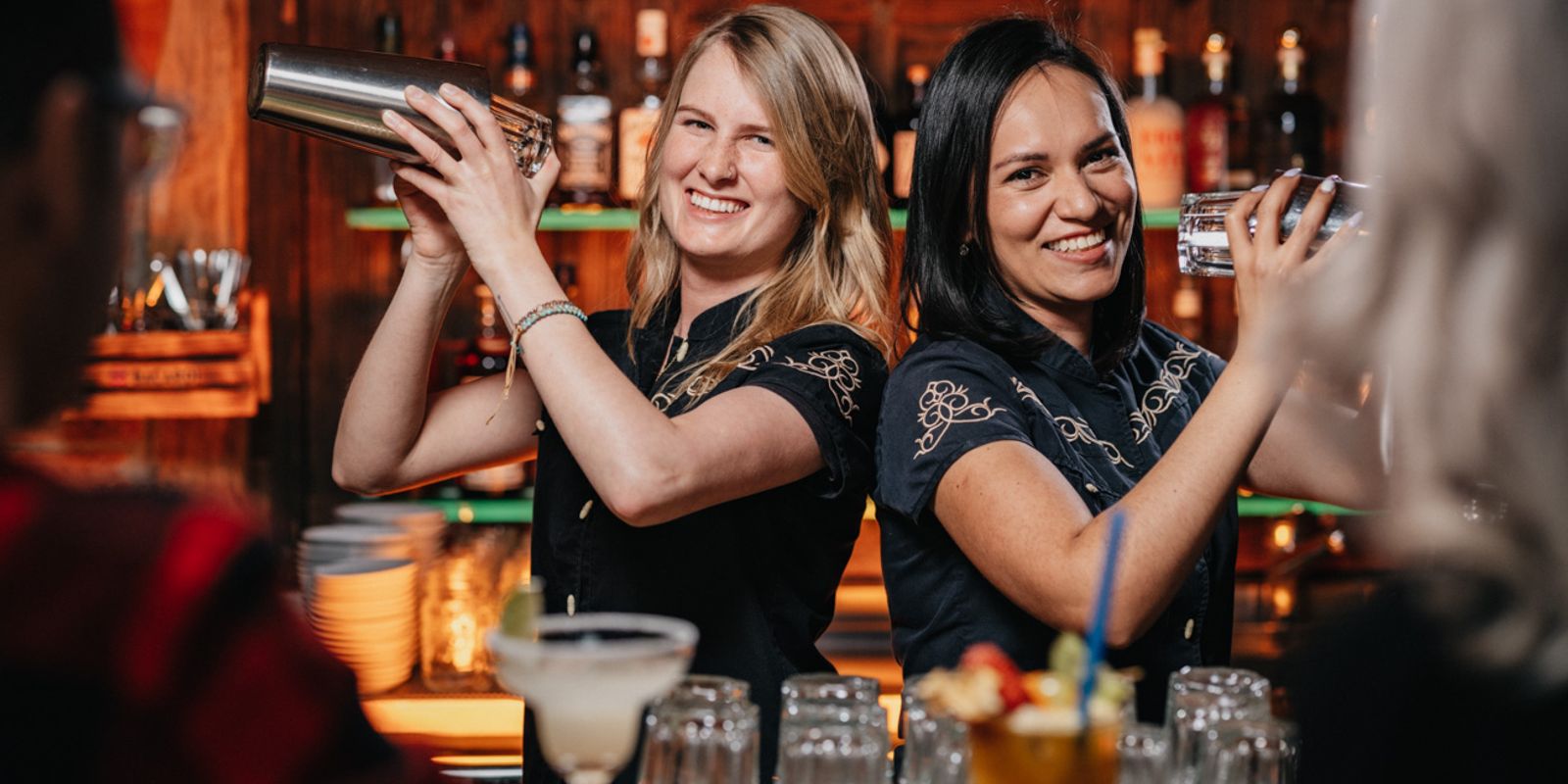 COCKTAILS MIT ALKOHOL