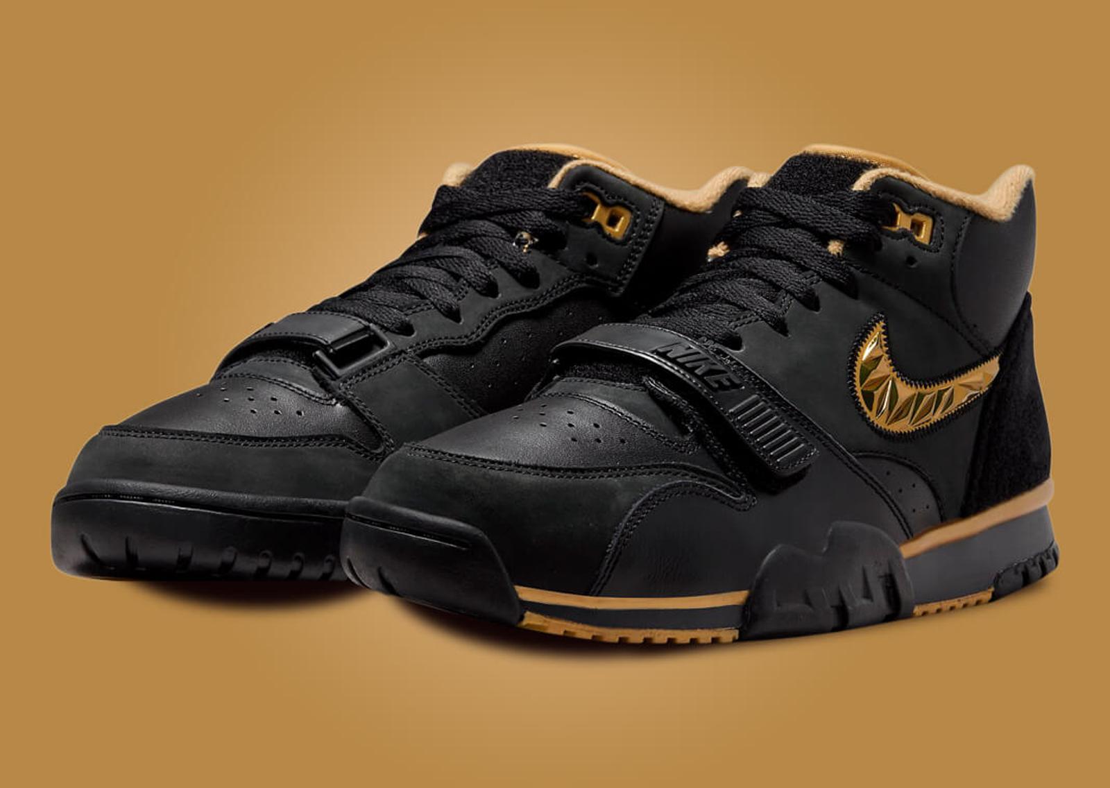 Nike Air Trainer 1 College Football Playoffs Black Gold Angle