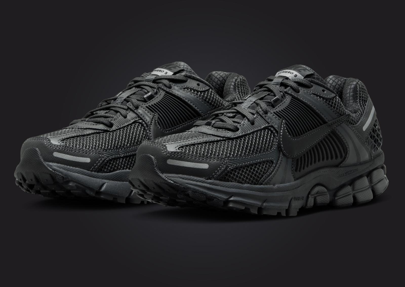 Nike Zoom Vomero 5 Triple Black (W) Angle