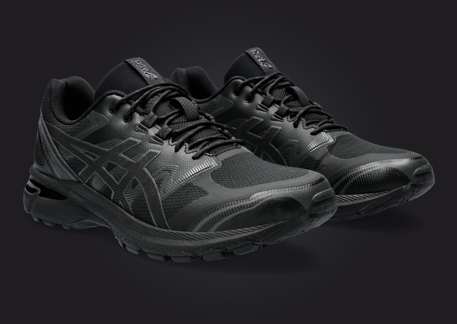 Asics Gel-Terrain Black Angle