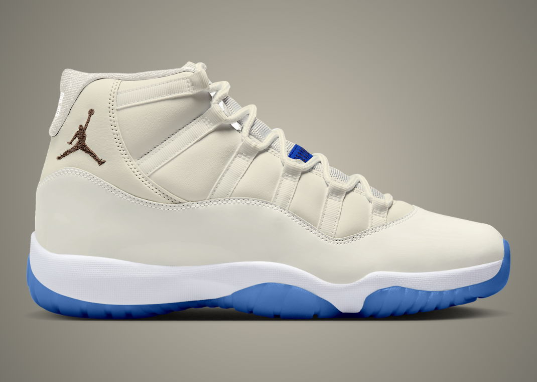 Air Jordan 11 ホワイト/アイスブルー The Air Jordan 11 Retro Sail Off White Releases Holiday 2025