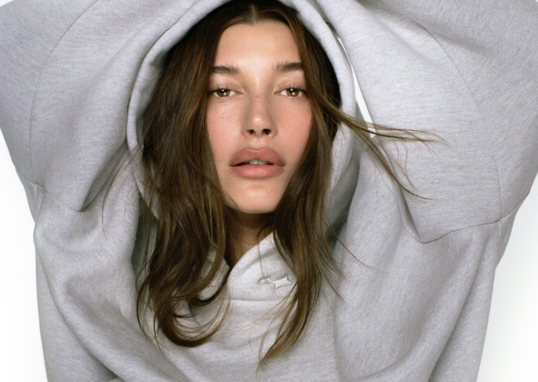 Hailey S SKYLRK HOODIE HAILEY GREY JUSTIN着用 Bieber Launches New