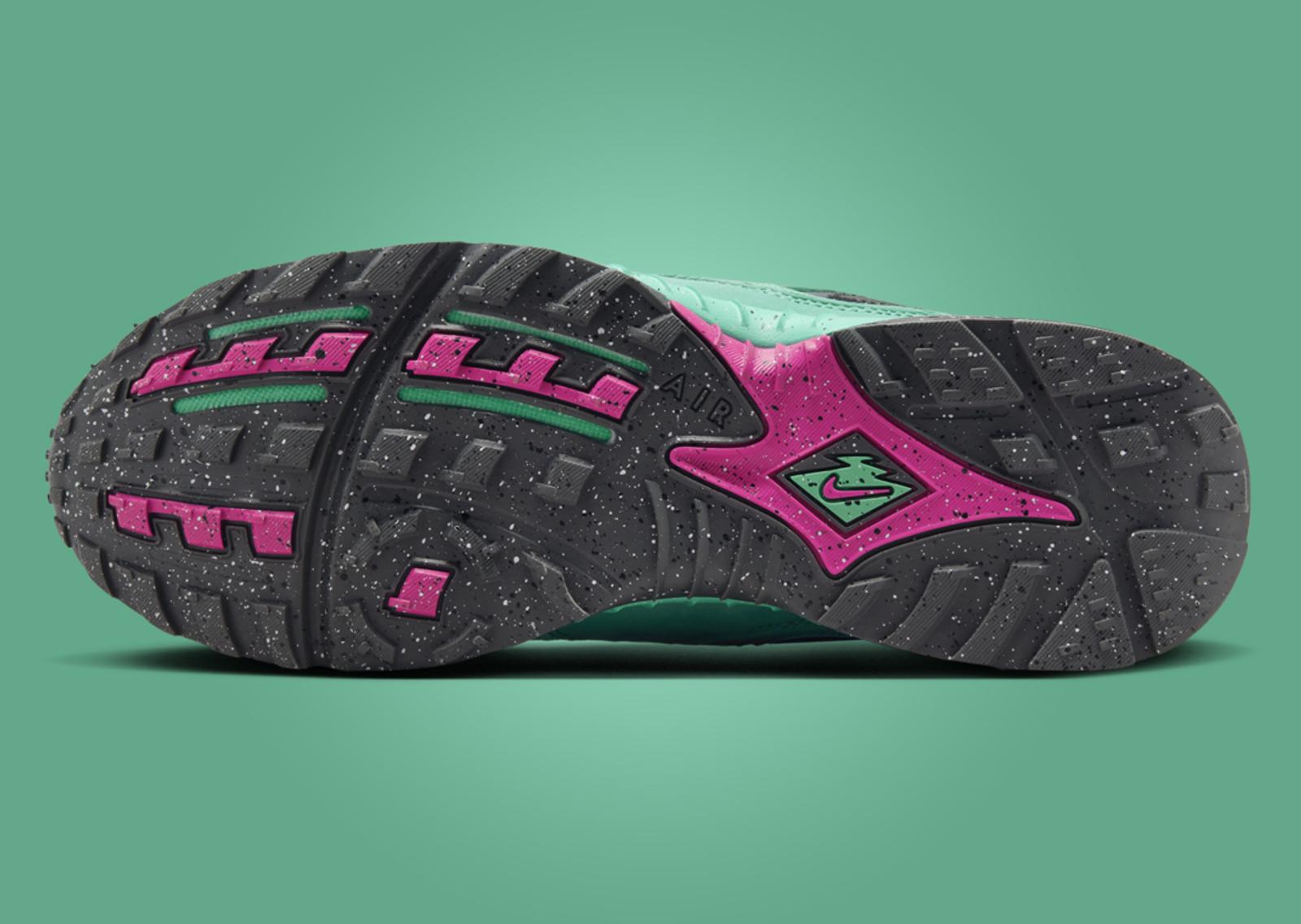 Undefeated x Nike Air Terra Humara Light Menta Outsole