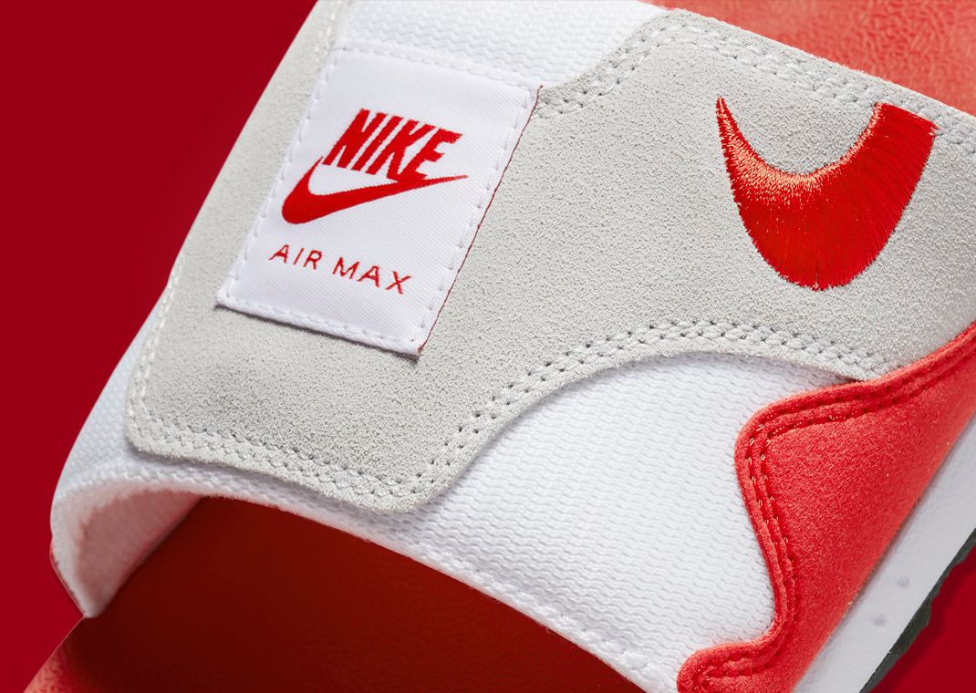 サンダル Nike Air Max 1 Slide Light Neutral Grey and University Red This Nike Air Max 1 Slide Takes On A Familiar Color Scheme