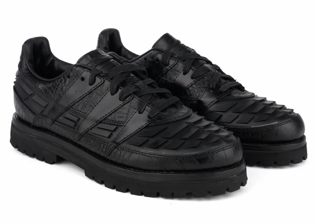 【BEAST】デザインシューズ ヒョンスン Brain Dead Ditches the Disney Branding on a Triple-Black adidas