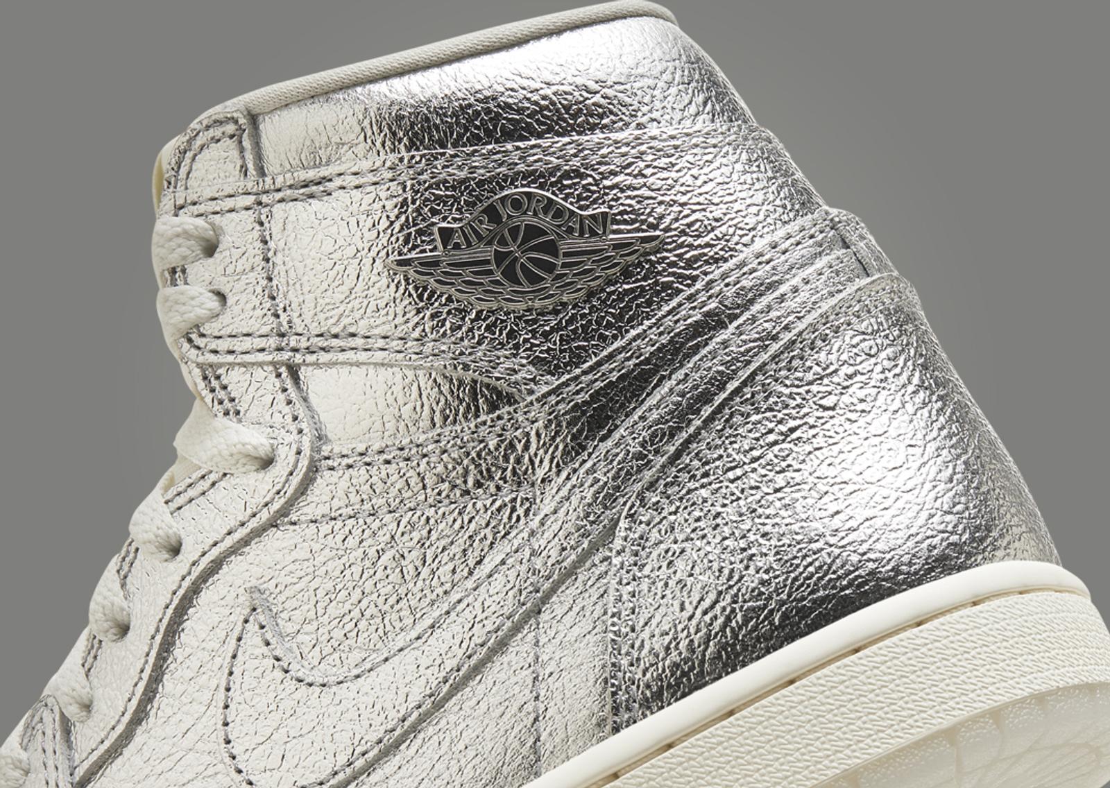 Air Jordan 1 Retro High OG Chrome (W) Heel Detail