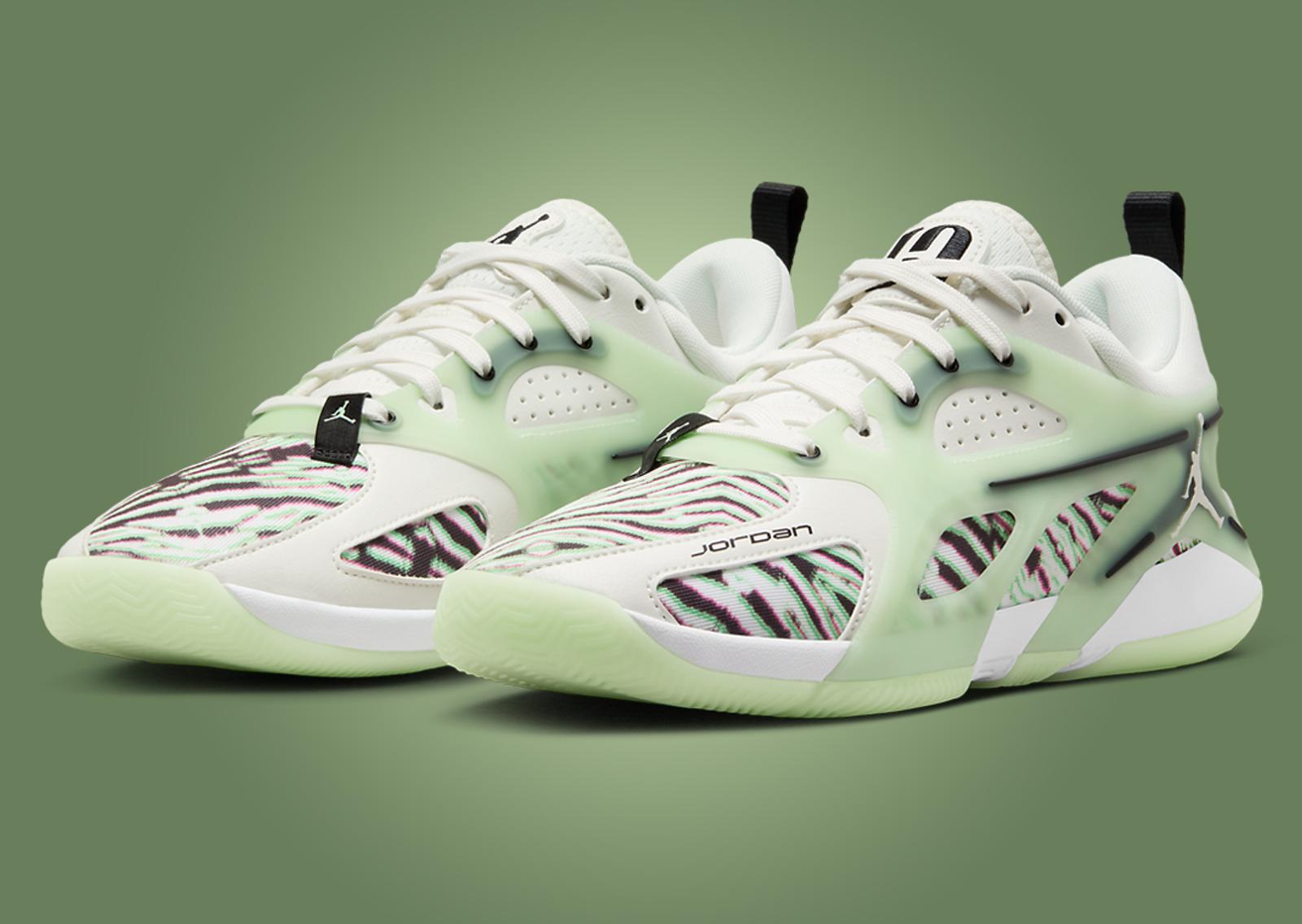 Jordan Heir Sail Vapor Green (W) Angle