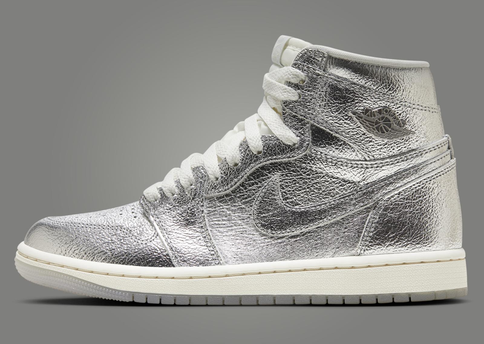 Air Jordan 1 Retro High OG Chrome (W) Lateral Left