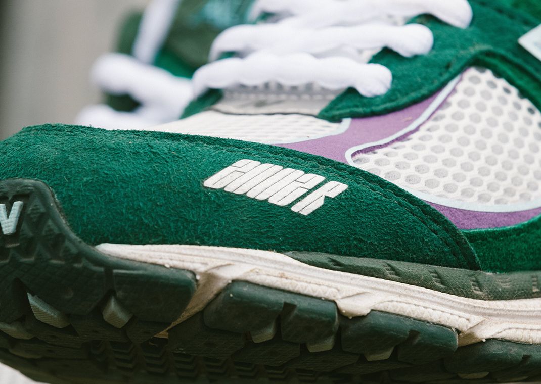 ニューバランス 2002R Up There Backyard Legends Up There X New Balance 'Backyard Legends' | UP THERE