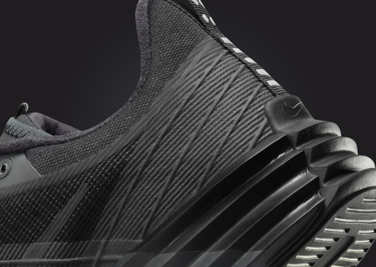 Nike Lunar Roam Dark Smoke Grey Black Heel Detail