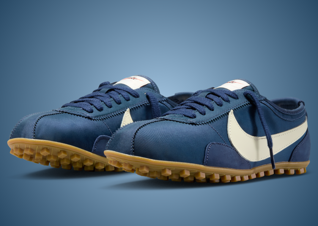 NIKE MOON SHOE OG ネイビー emmi Official Images of the Midnight Navy Nike Moon Shoe are Interstellar