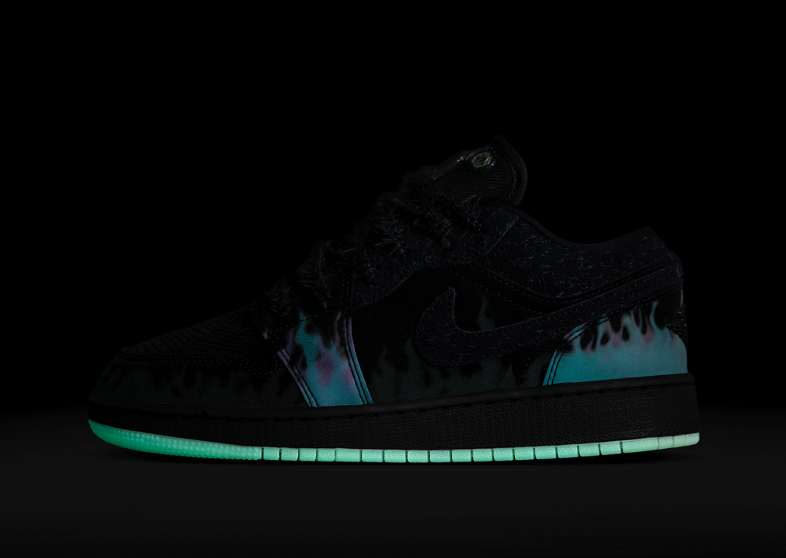 Air Jordan 1 Low SE Halloween Glow-In-The-Dark