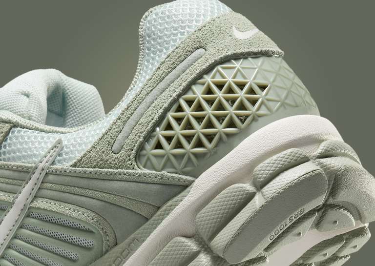 Nike Zoom Vomero 5 Jade Horizon Heel Detail