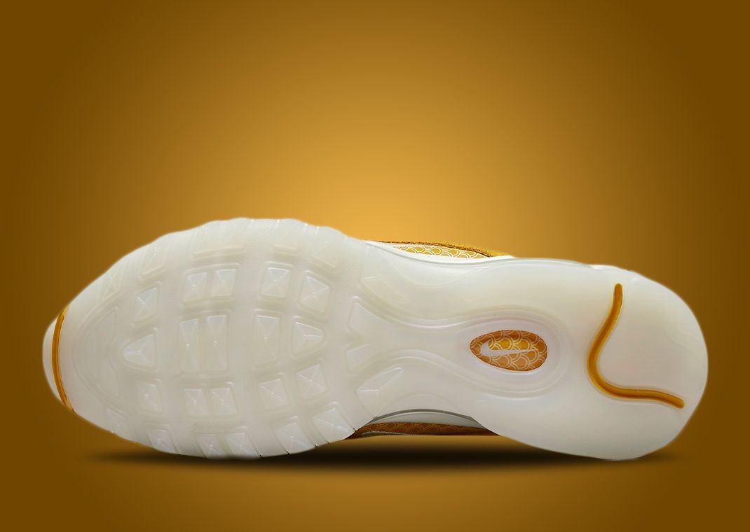 Nike Is Re-Releasing the Air Max Plus Metallic Gold