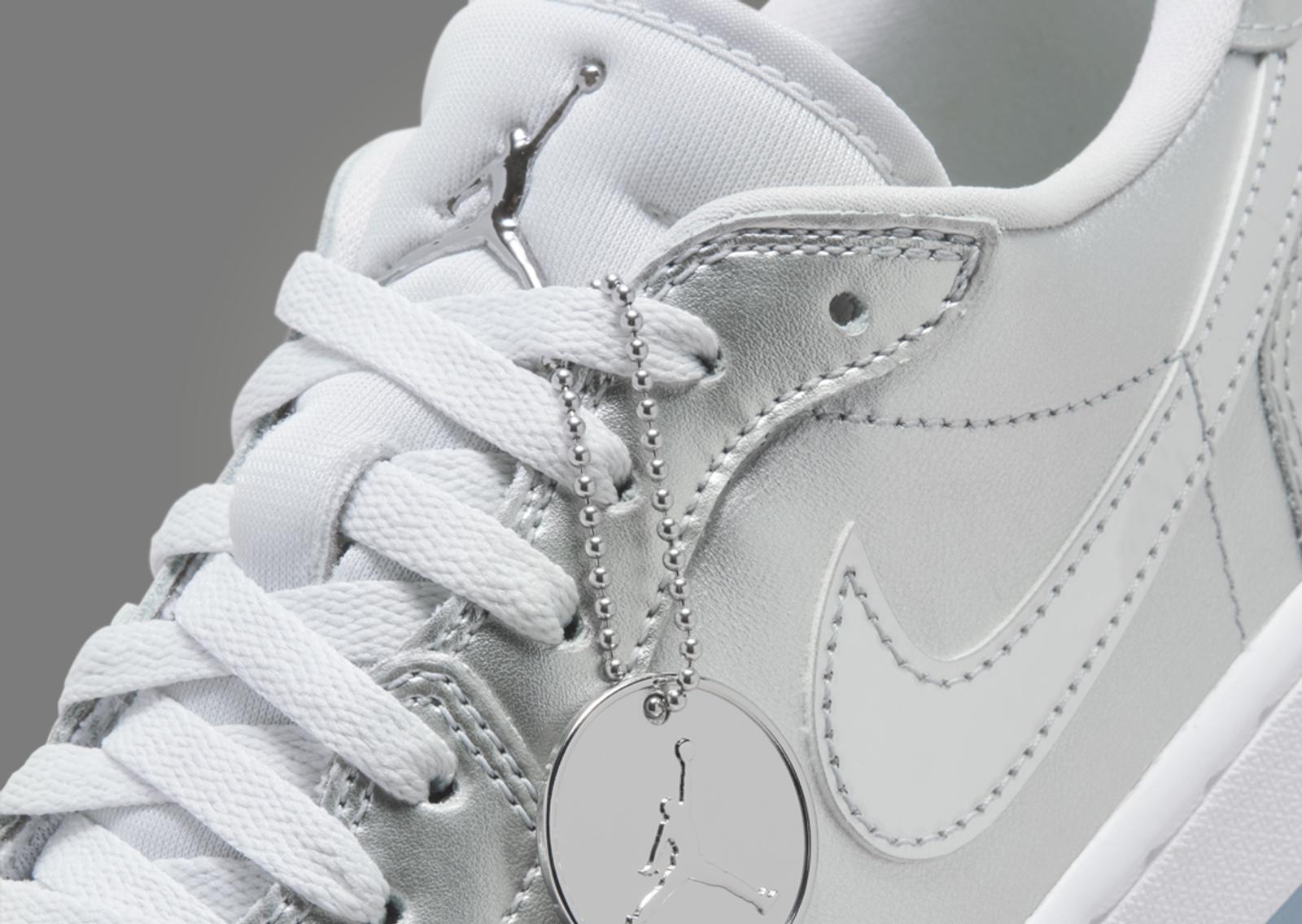 Air Jordan 1 Low Golf Gift Giving Detail