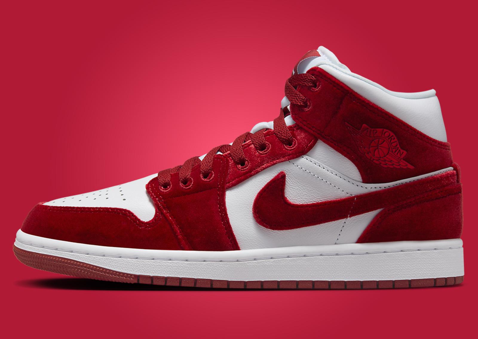 Air Jordan 1 Mid Red Velvet (W) Lateral Left