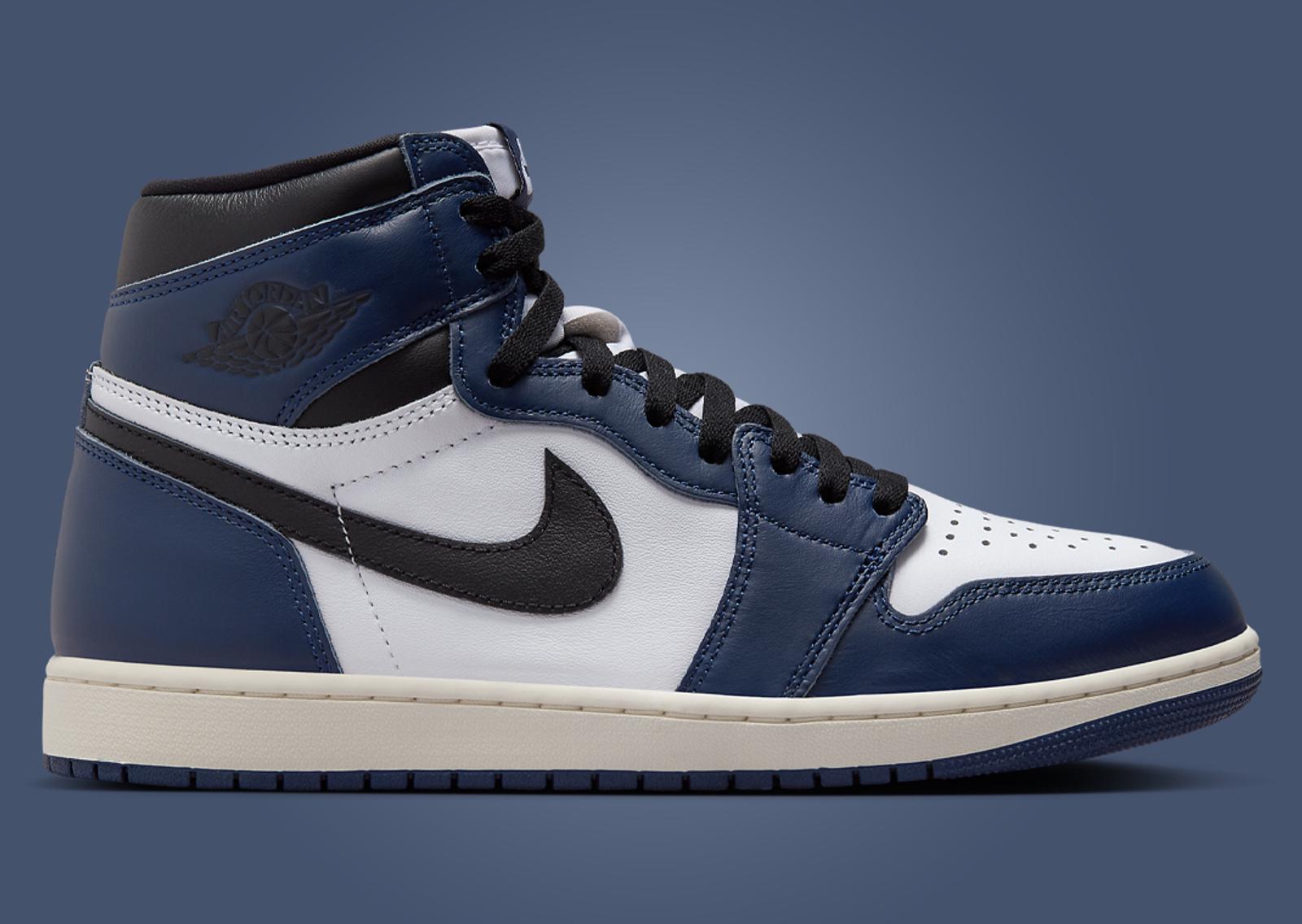 Air Jordan 1 Retro High OG Midnight Navy Lateral