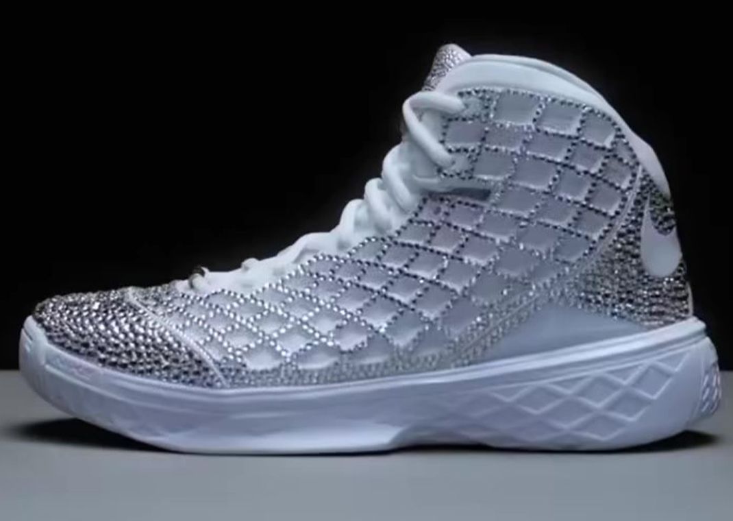 マ*ル様 KOBE 3 PROTRO Vanessa Bryant's 1 of 2 Swarovski Kobe 3 Protros Have 5,775