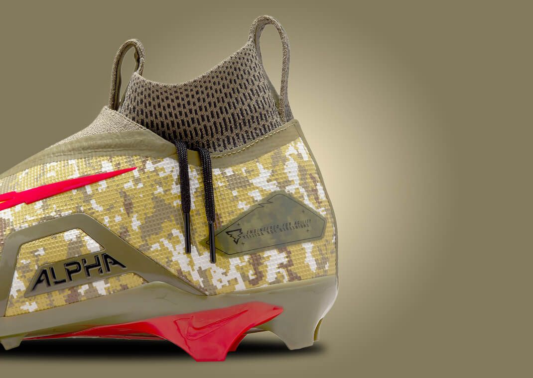 スパイク NIKE ALPHA MENACE ELITE 3 \"Travis Kelce\" Size 8 - Nike Travis Kelce x Alpha Menace Elite 3 Digital Camo for