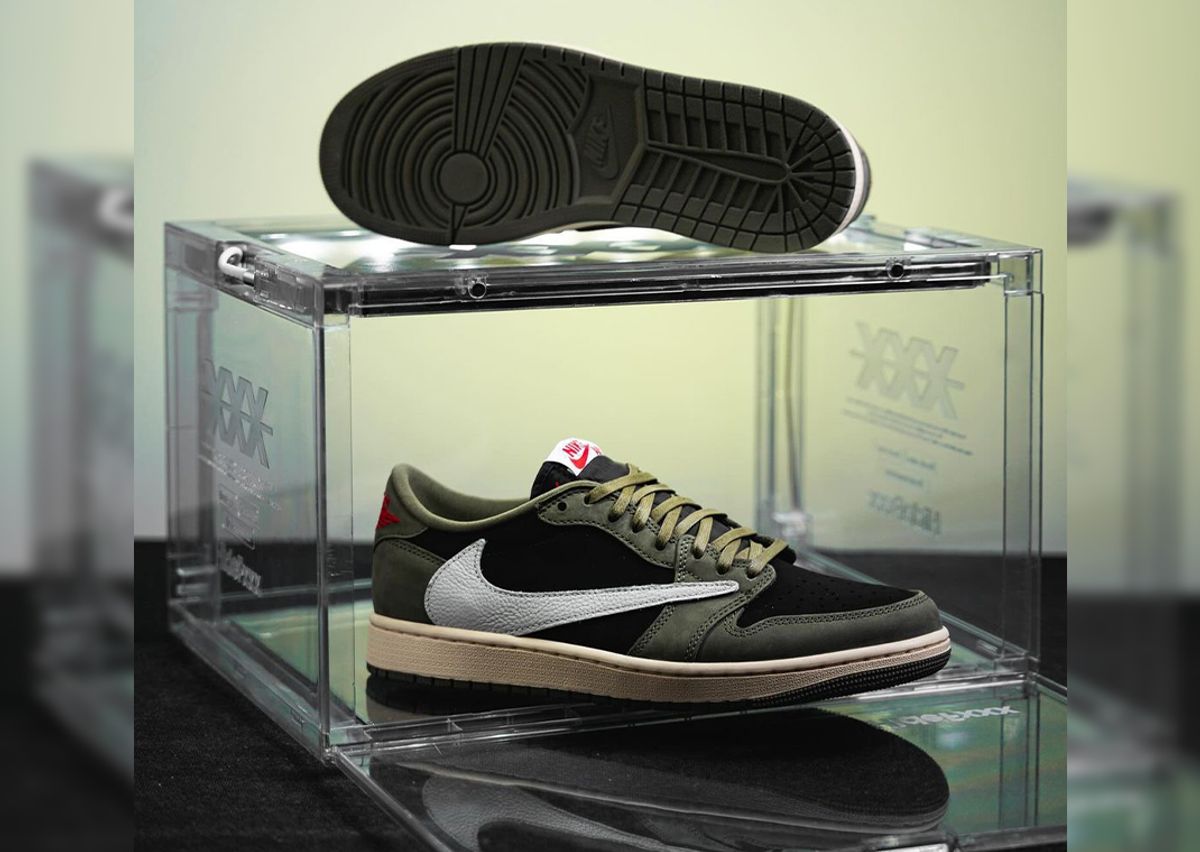 Travis Scott x Air Jordan 1 Retro Low OG Black Olive Lateral and OUtsole