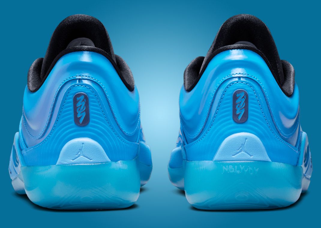 ◆正規品◆NIKE ZION 4 PF IRIDESCENCE LIGHT PHOTO BLUE◆人気 Jordan Zion 4 Iridescence FB1802-400