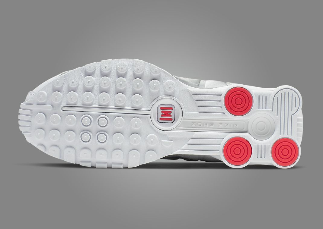 NIKE W SHOX R4 WHITE/WHITE-LLIC SILVER-VOLT 国内発送 Nike Shox R4 - Women's