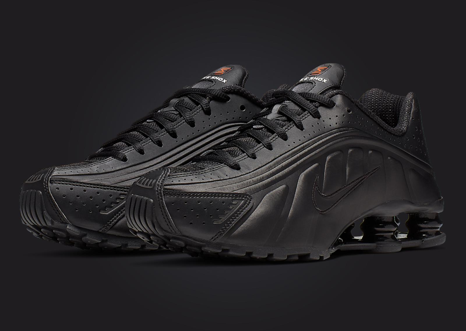 Nike Shox R4 Triple Black (W) Angle