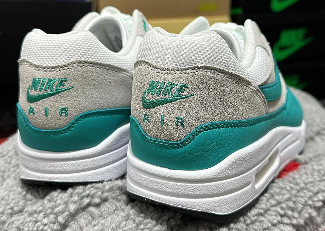 Air max 1 deals clear emerald