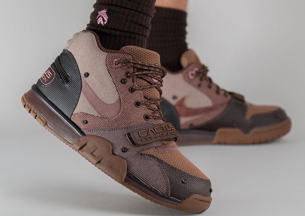 Light Chocolate Dresses This Travis Scott x Nike Air Trainer 1