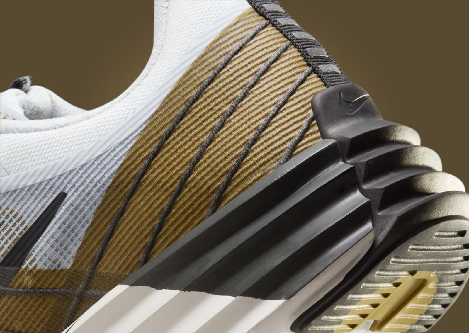 Nike Lunar Roam Pure Platinum Desert Moss Heel Detail