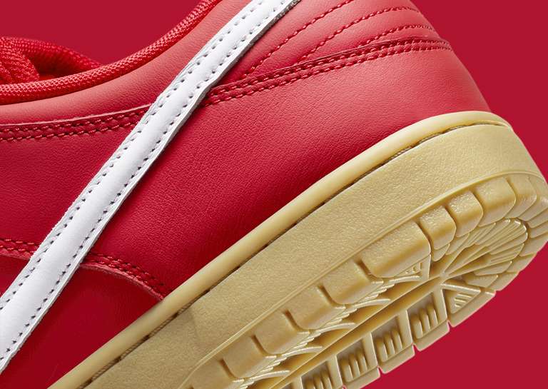 Nike SB Dunk Low University Red Gum Heel Detail