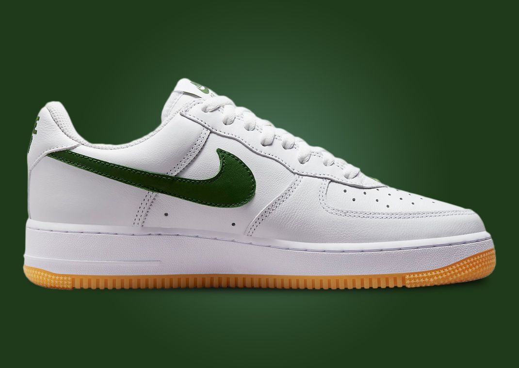 Enamel Green Highlights This Nike Air Force 1 •