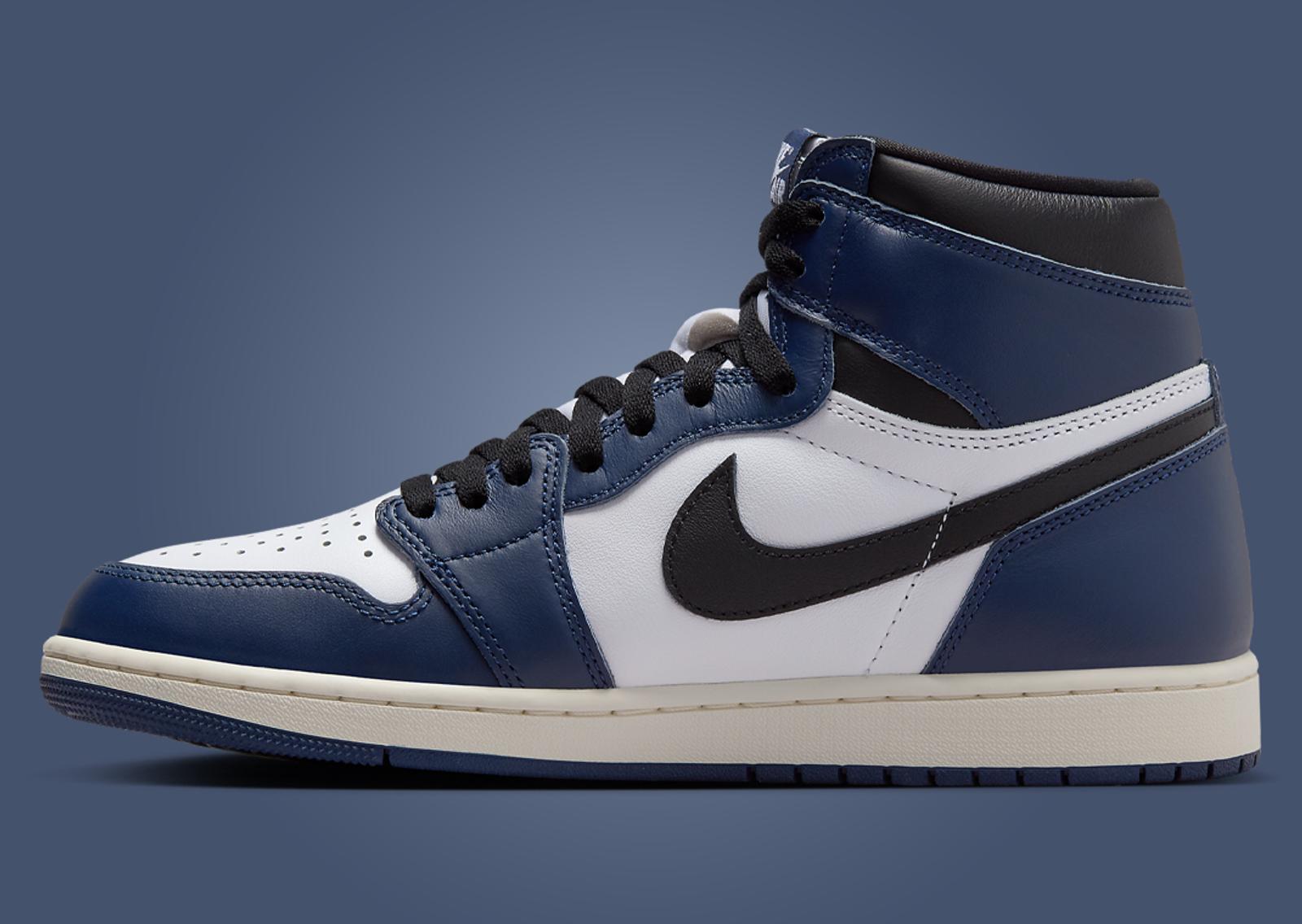 Air Jordan 1 Retro High OG Midnight Navy Medial