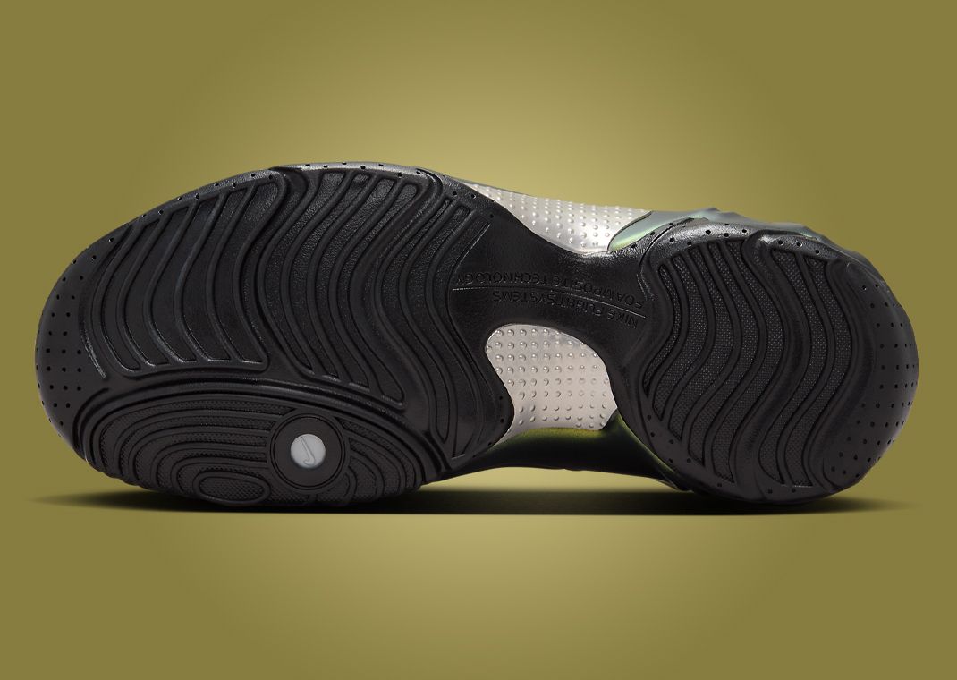 【NIKE】Clogposite Black and llic Gold The Nike Clogposite Metallic Gold Releases November 2024