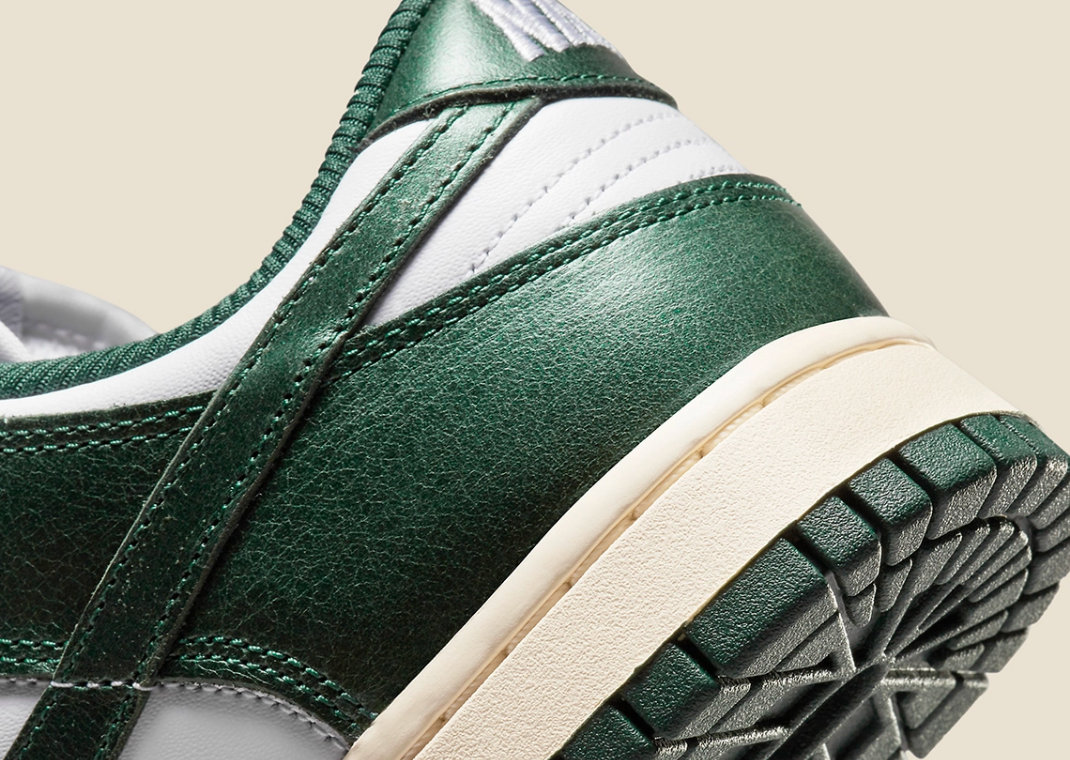 Nike Dunk Low Retro in White/Team Green — MAJOR