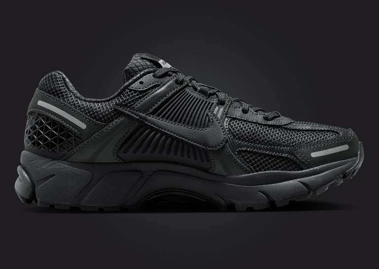Nike Zoom Vomero 5 Triple Black (W) Medial