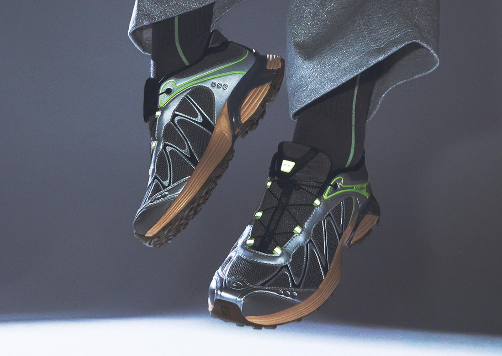 Salomon XT-Whisper Moon Pack On FOot