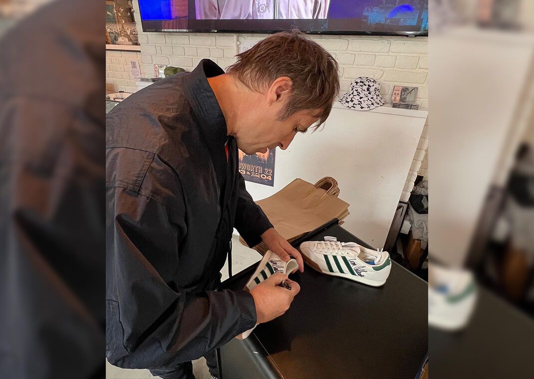 OASIS LIAM GALLAGHER DM30 トレーナー The Liam Gallagher x adidas LG2 SPZL Bottle Green Releases