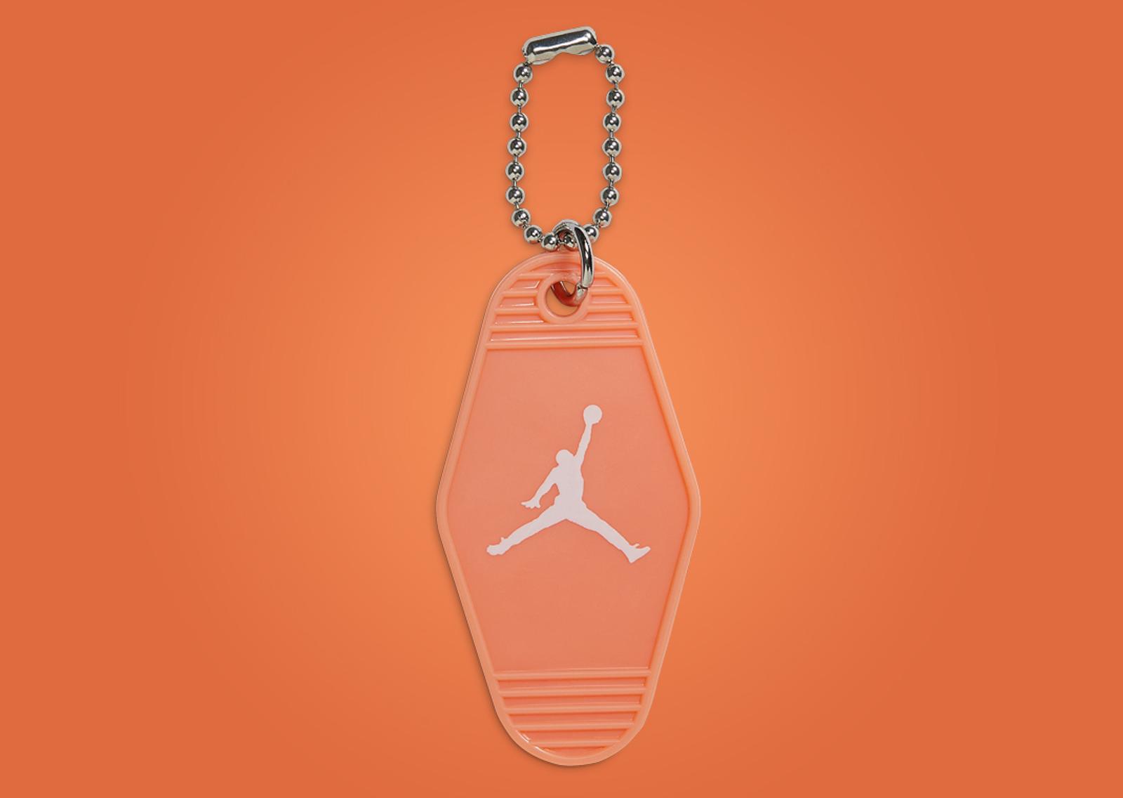 Air Jordan 1 Mid SE Flight Vintage Hangtag