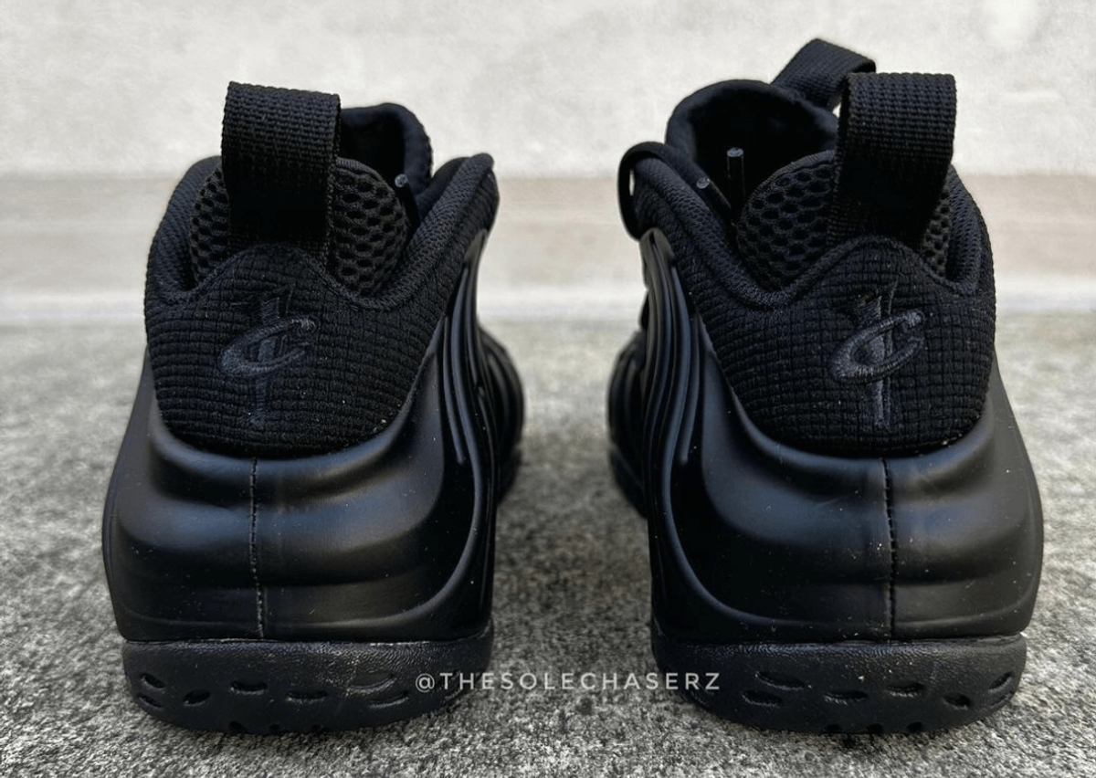 Triple black sales foamposites release date