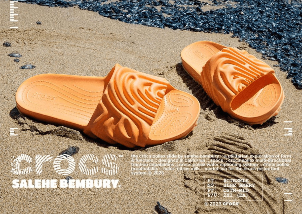 Crocs orange 2025 flip flops