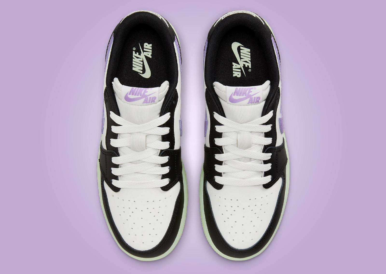 Air Jordan 1 Retro Low OG Black Raspberry (GS) Top