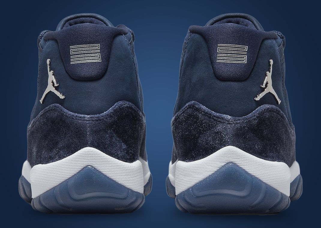 Midnight navy jordan on sale 11 release date