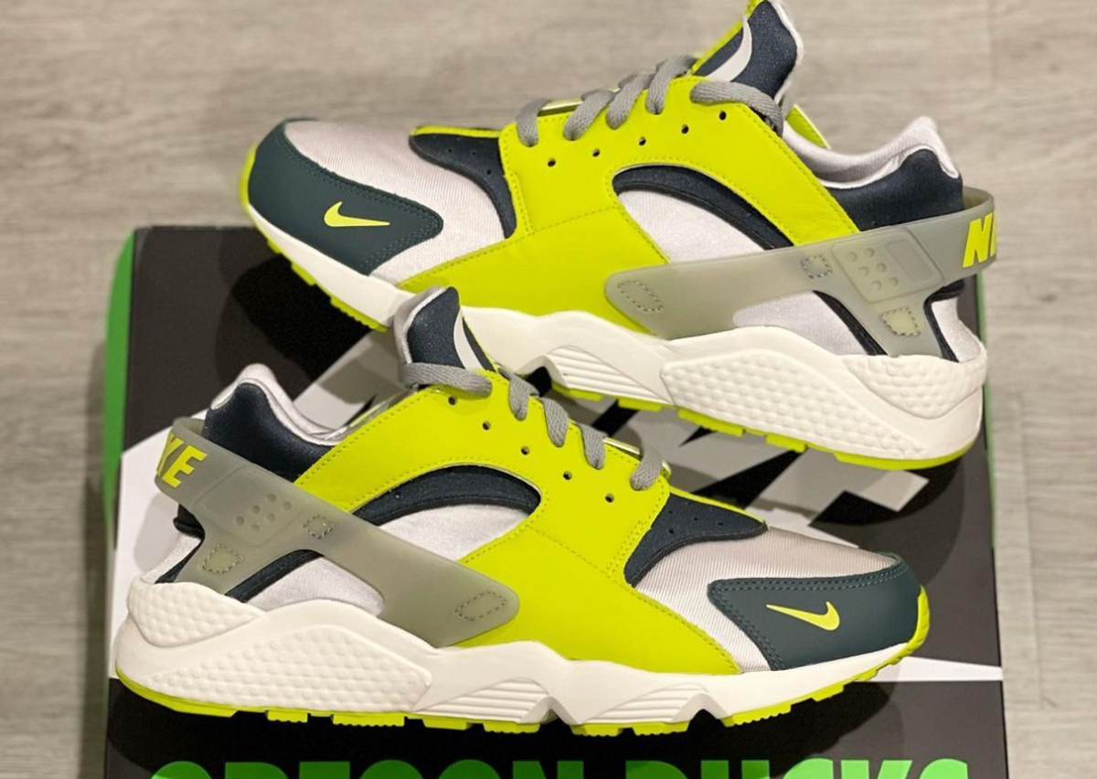 Nike air huarache run mid mens yellow hotsell